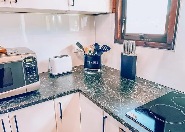 3 Bedroom Sleeps 6 Fast Wifi Free Parking Ideal For Families Or Longer Work *