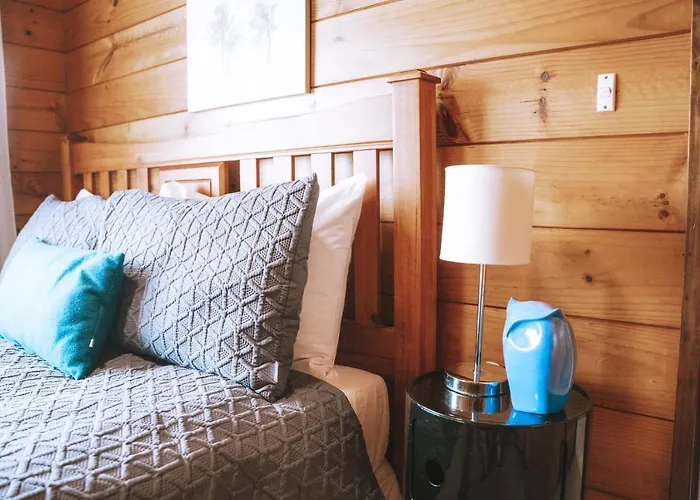 Holiday home 3 Bedroom Sleeps 6 Fast Wifi Free Parking Ideal For Families Or Longer Work