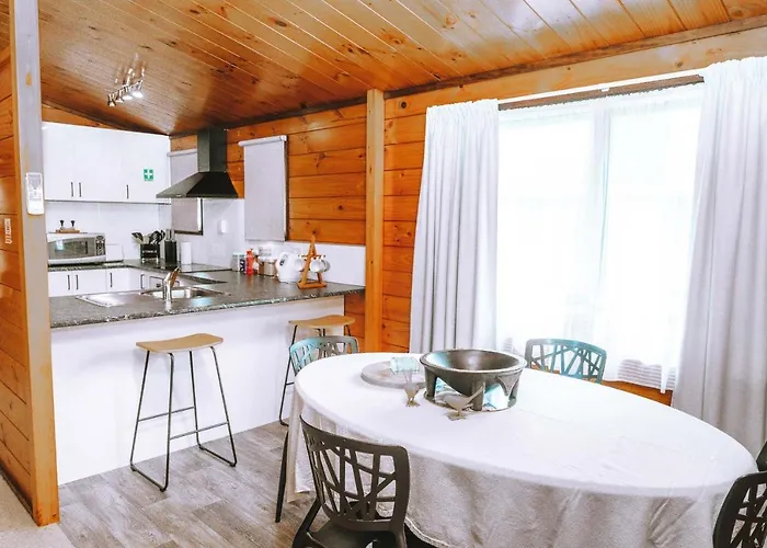 3 Bedroom Sleeps 6 Fast Wifi Free Parking Ideal For Families Or Longer Work