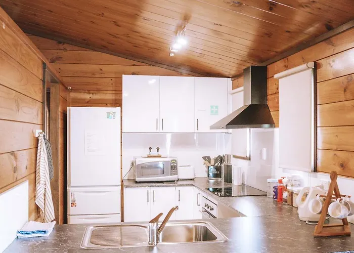 Holiday home 3 Bedroom Sleeps 6 Fast Wifi Free Parking Ideal For Families Or Longer Work