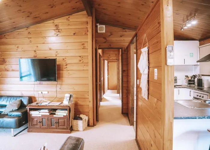 3 Bedroom Sleeps 6 Fast Wifi Free Parking Ideal For Families Or Longer Work Holiday home