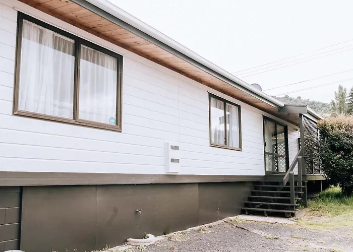 3 Bedroom Sleeps 6 Fast Wifi Free Parking Ideal For Families Or Longer Work Holiday home