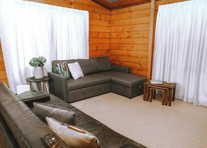 3 Bedroom Sleeps 6 Fast Wifi Free Parking Ideal For Families Or Longer Work *