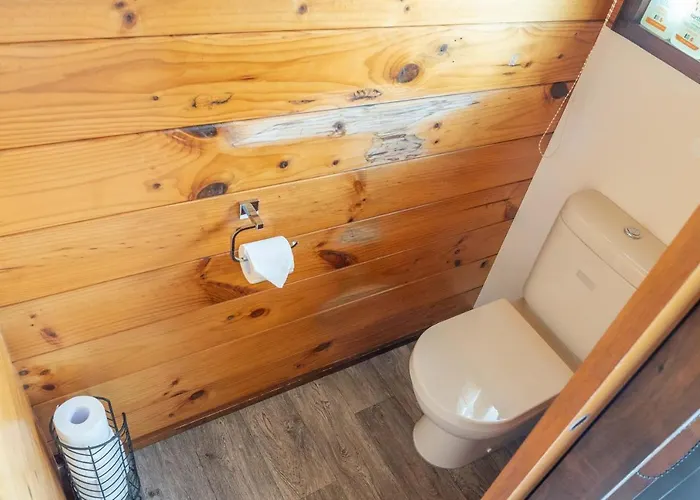 3 Bedroom Sleeps 6 Fast Wifi Free Parking Ideal For Families Or Longer Work